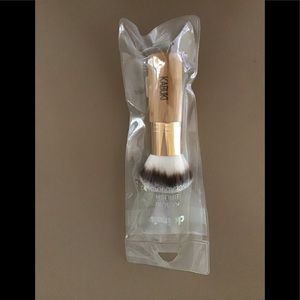 Kabuki makeup brush by Clair’s NWT